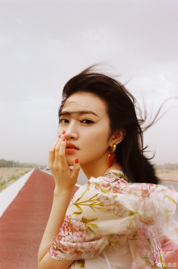 抢眼(抢眼的近义词)