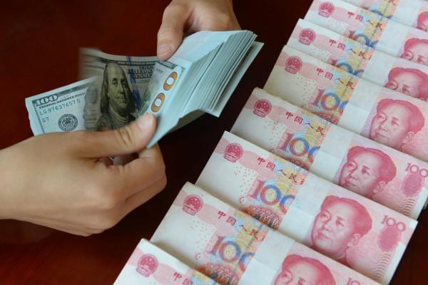 人民币贬值就出国挣钱(人民币贬值有利于进口还是有利于出口)