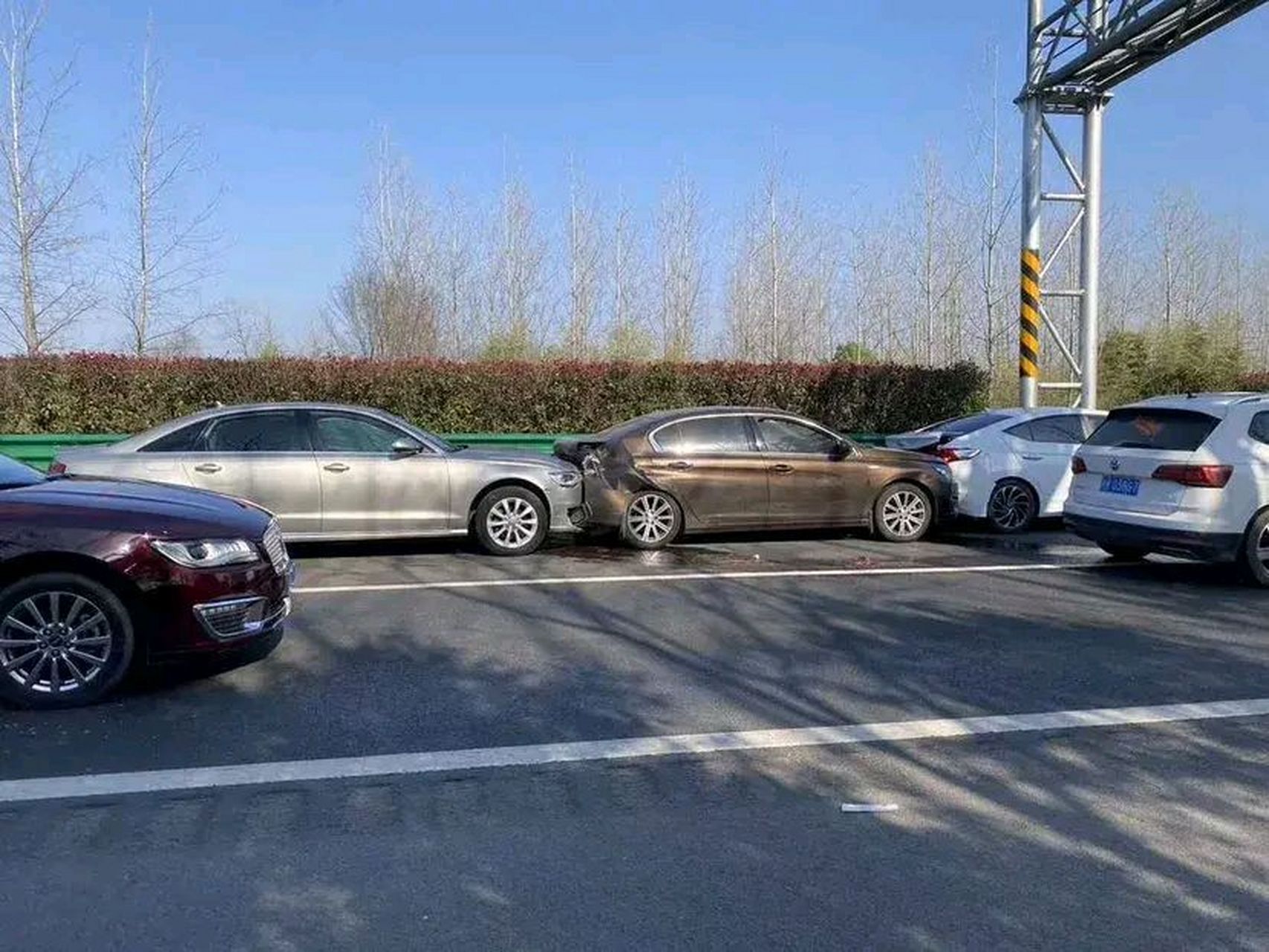 汽车被追尾(梦见汽车被追尾)
